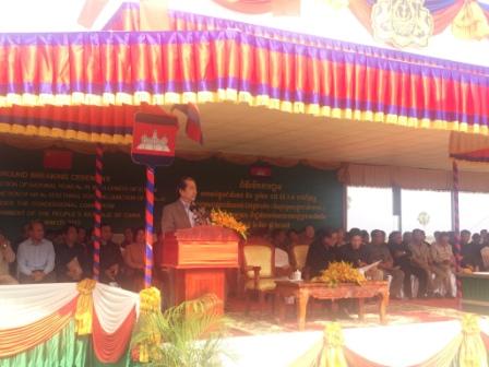 熊波大使同柬埔寨副首相韶肯共同出席51号国