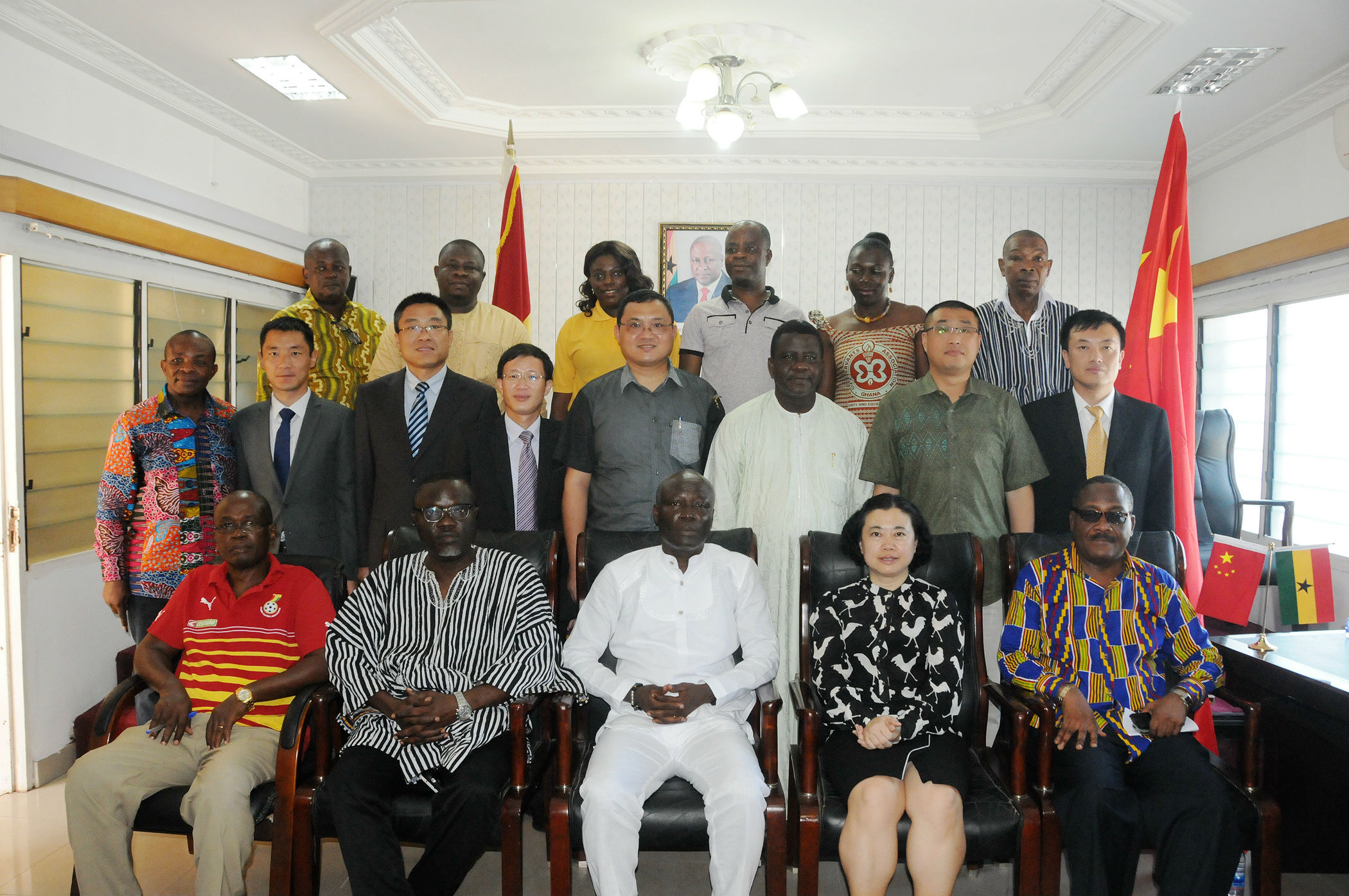 中国援加纳海岸角体育场项目正式移交中华人民