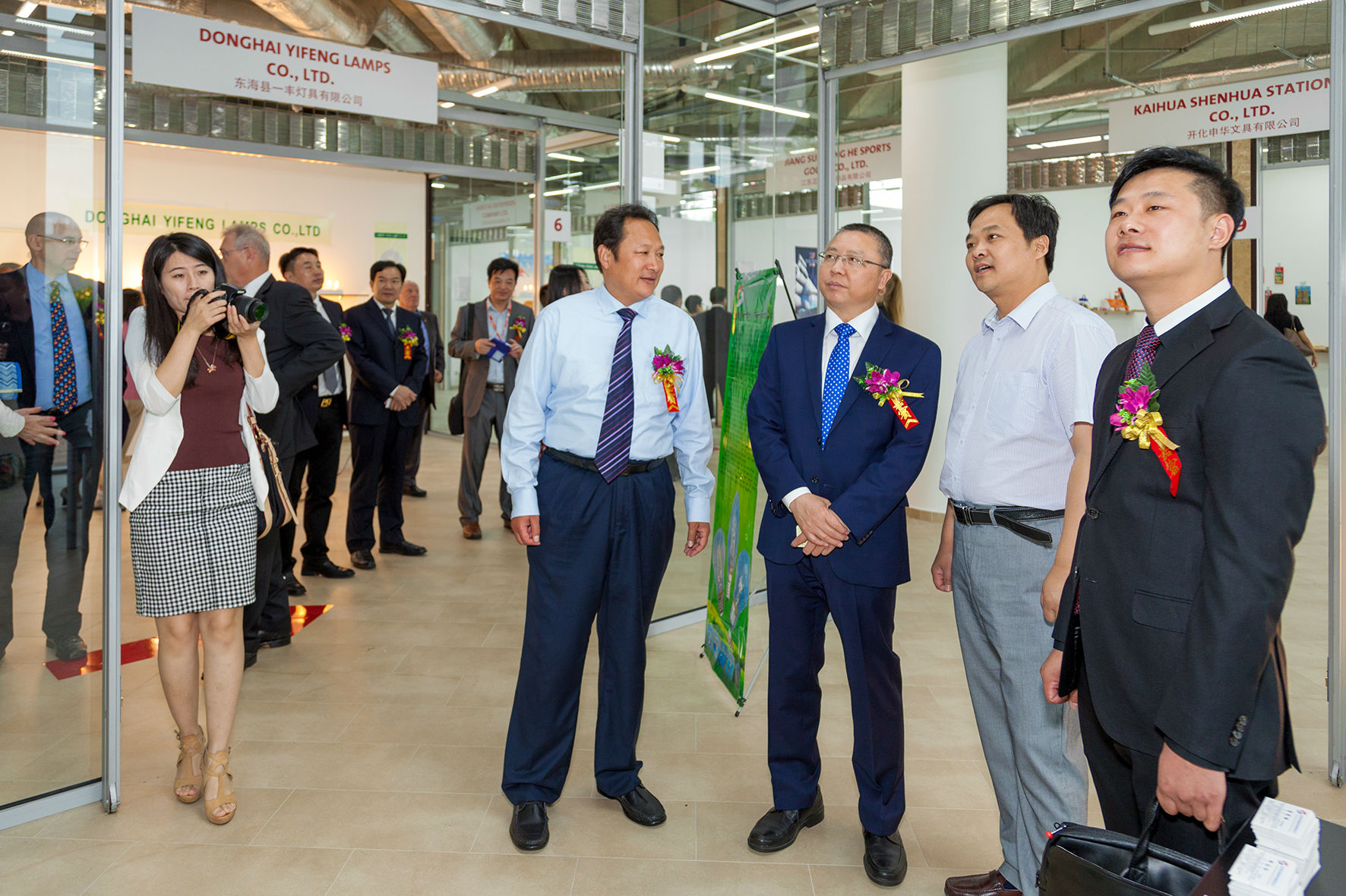 亮参赞应邀参加2015年匈牙利中国出口商品展