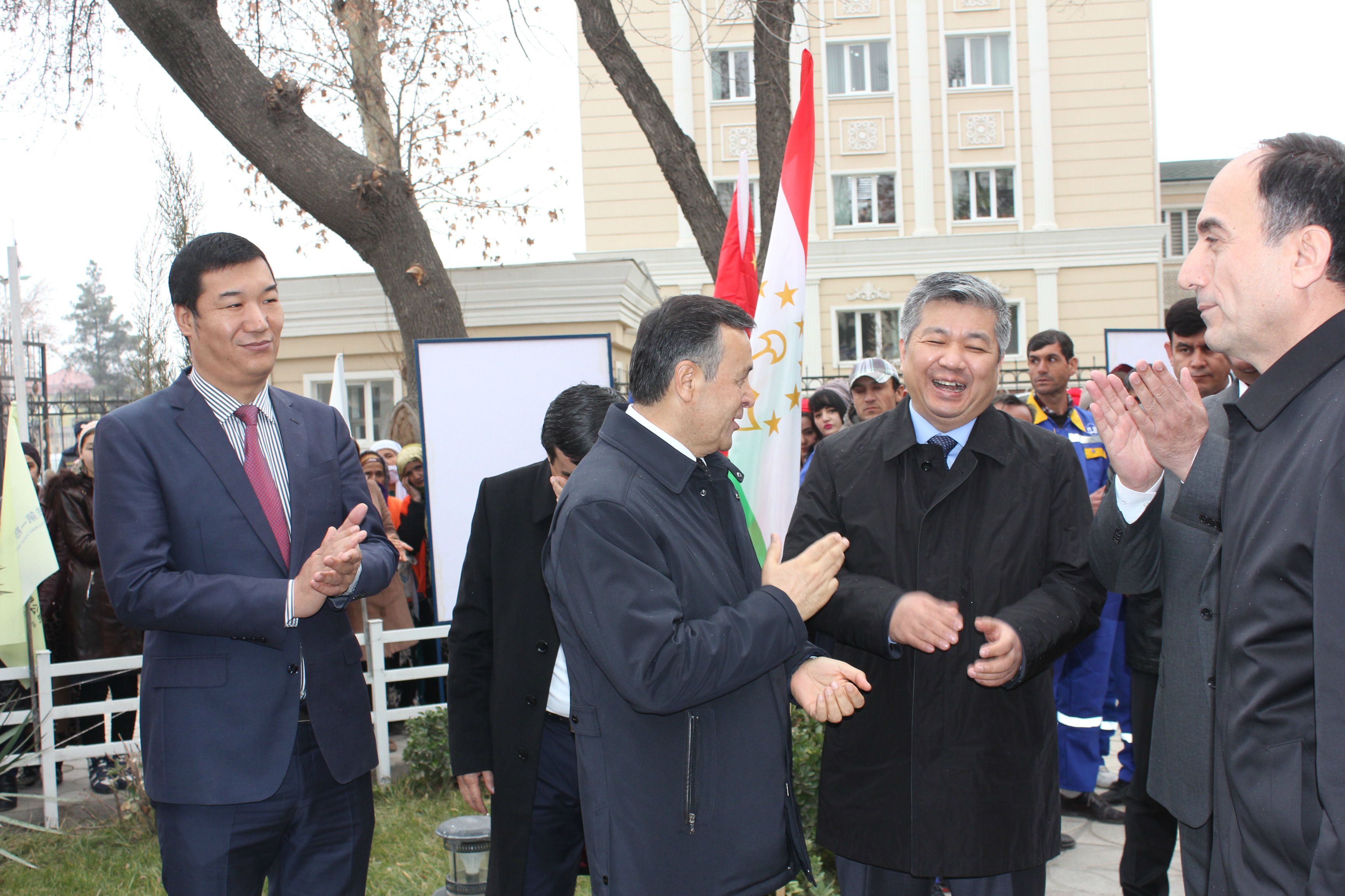 援塔吉克斯坦两城市道路修复项目建成通车
