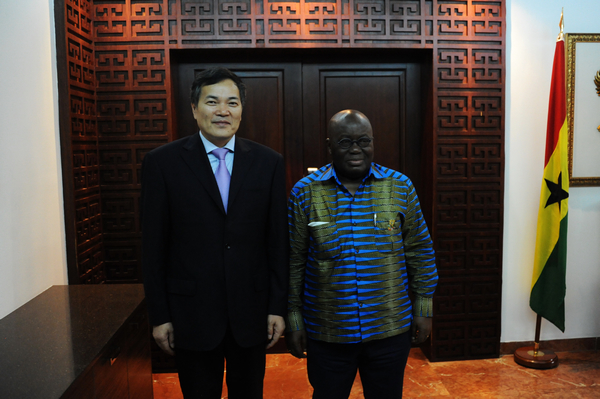 7日,钱克明副部长率中国政府经贸代表团访问迦纳